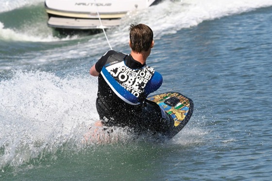 kneeboarding-jobe-560px